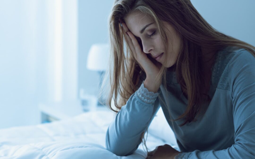 Mujer cansanda en la cama. Lactancia materna y depresion
